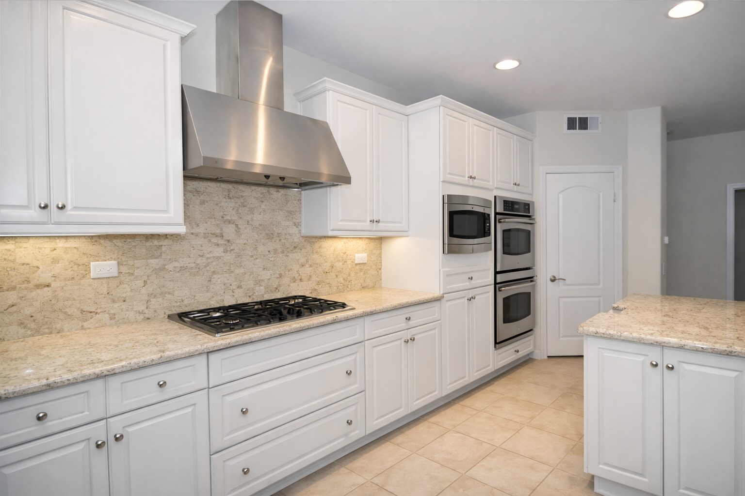 Building Photo - 33 Wonderland