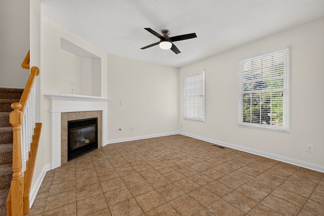 Building Photo - Beautiful 3 Bed Townhome In the Heart Of Village Of West Clay!