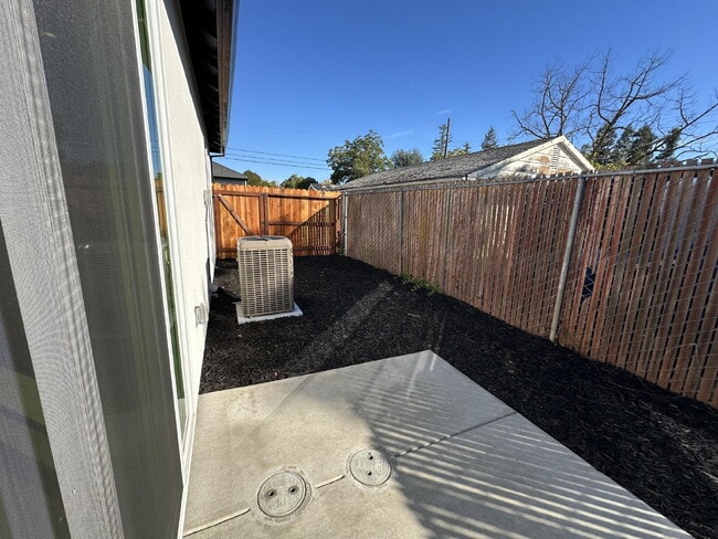 Building Photo - Brand New Construction Unit for Rent - 3 B...