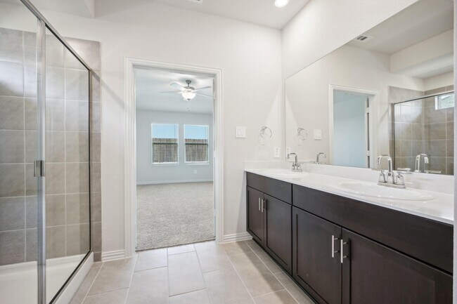 Building Photo - 2203 Gustavus Dr