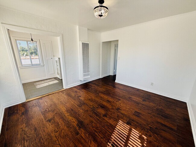 Building Photo - 1801 W 39th St