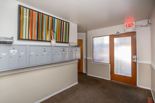 Building Photo - 355 Staten