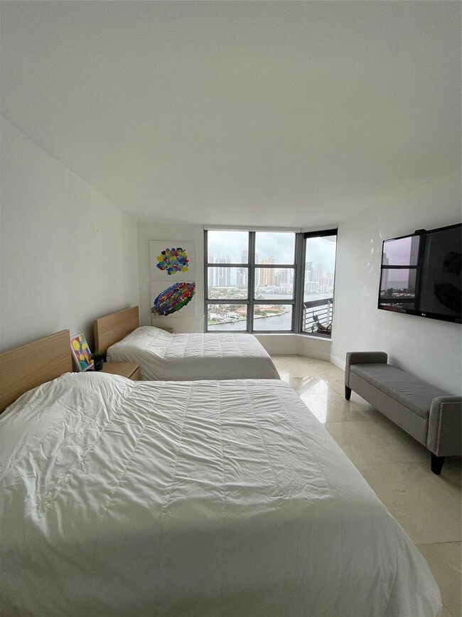 Building Photo - 19101 NE 36th Pl