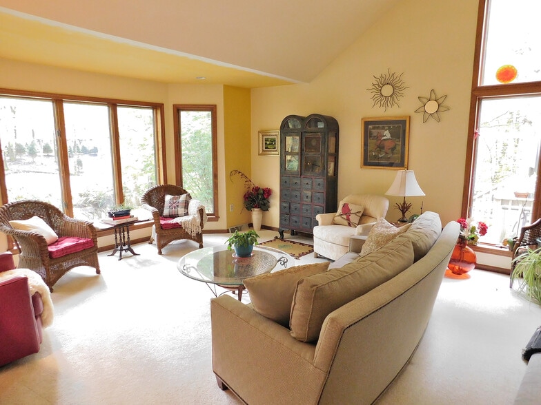 Tenant own Living Rm - 19 Timber Ln