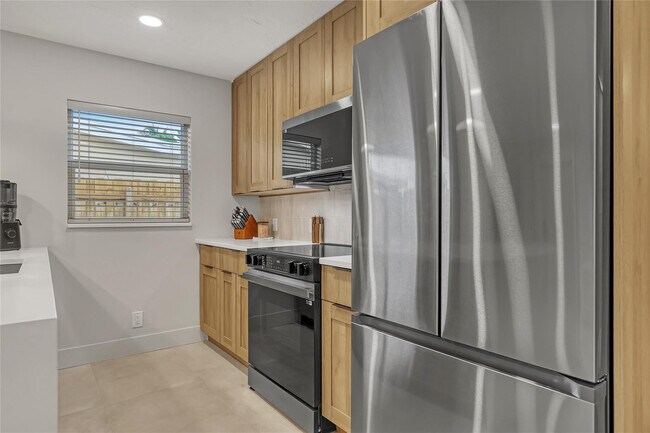 Building Photo - 414 W Mango St