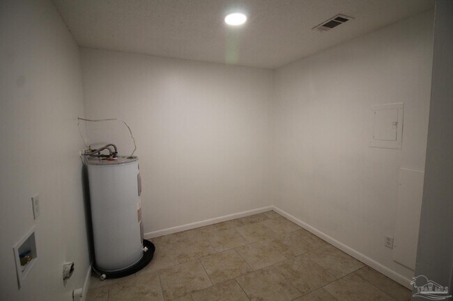 Building Photo - 4947 Yacht Harbor Dr