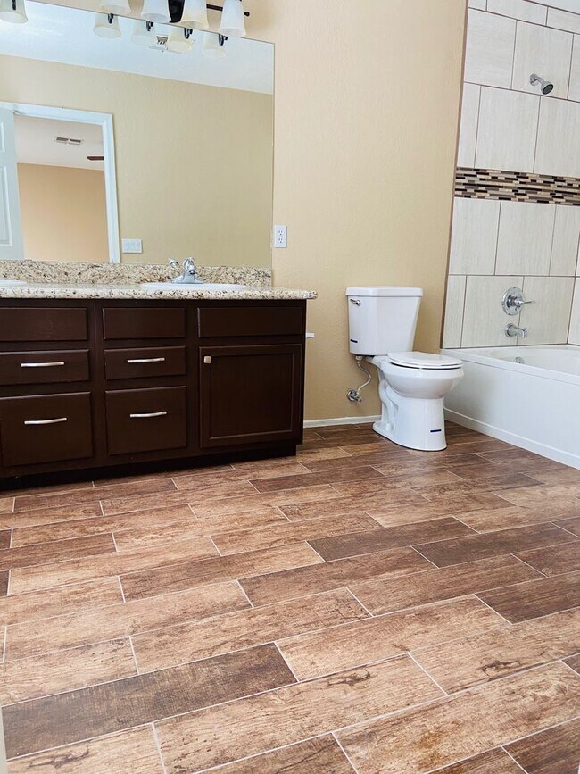 Building Photo - 5 bedroom 3 bath Remolded home Ready to mo...