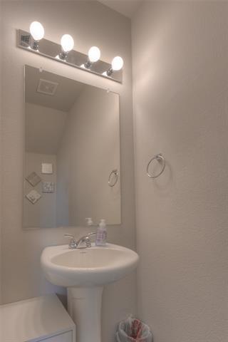 Building Photo - 1305 Benwick Dr