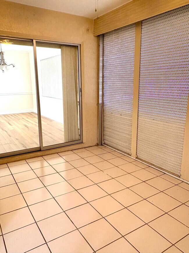 Building Photo - 2019 SW 18th Dr