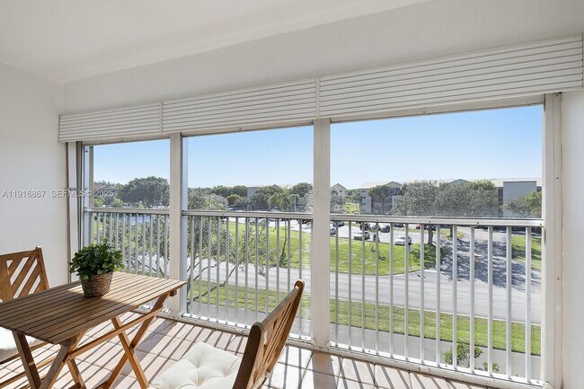 Building Photo - 12950 SW 4th Ct