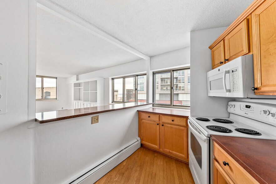 Building Photo - 1919 N Summit Ave