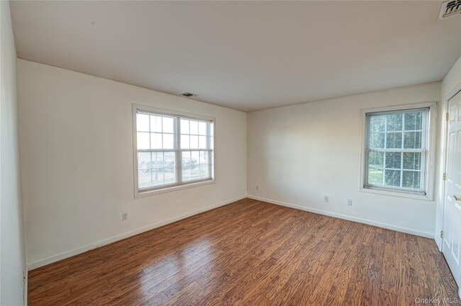 Building Photo - 1113 Savoy Dr