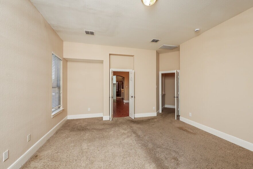 Building Photo - 3405 Marymount Dr