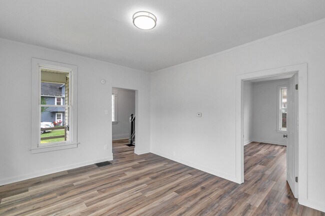Building Photo - 2 Bed Home with Large Yard & Covered Porch – $1,295/mo