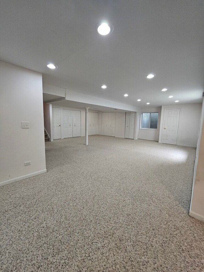 Building Photo - 420 Merry Oaks Rd