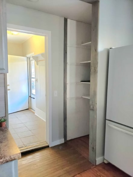 Building Photo - 64 Wood St