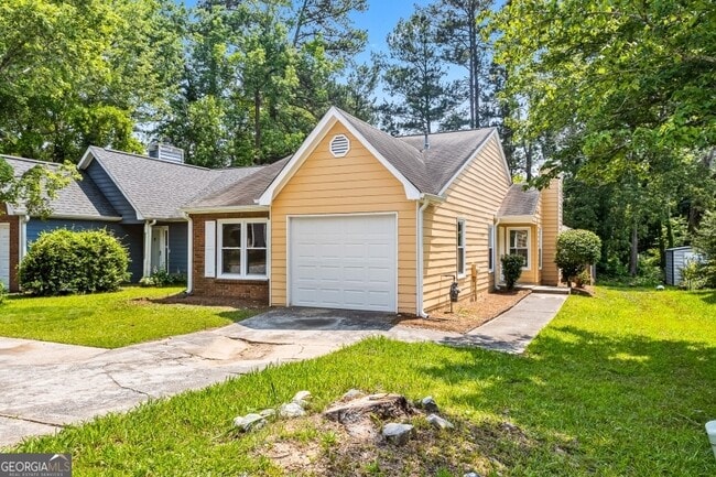 Building Photo - 7973 Woodlake Dr