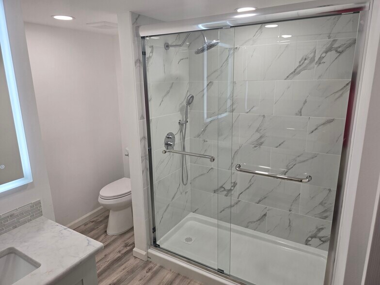 Building Photo - 10215 Regal Dr