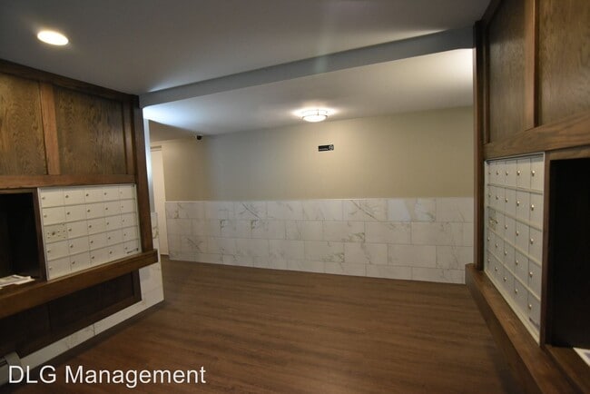 Building Photo - 6954 N Sheridan Rd