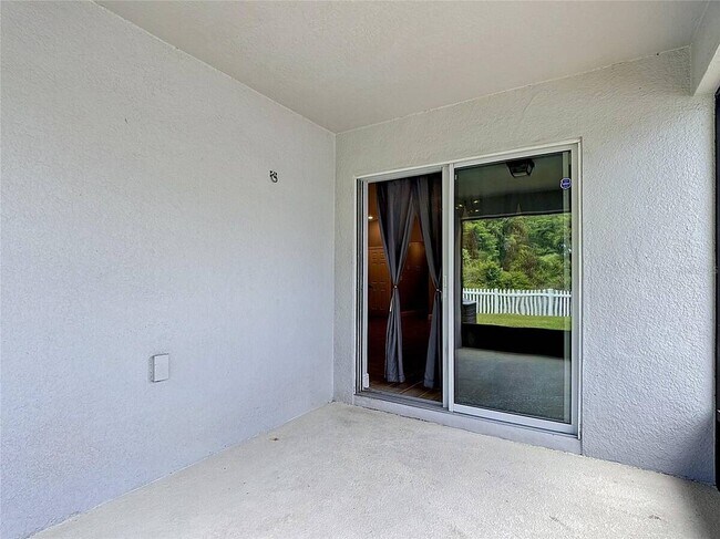 Building Photo - 3040 Lakes Crest Ave