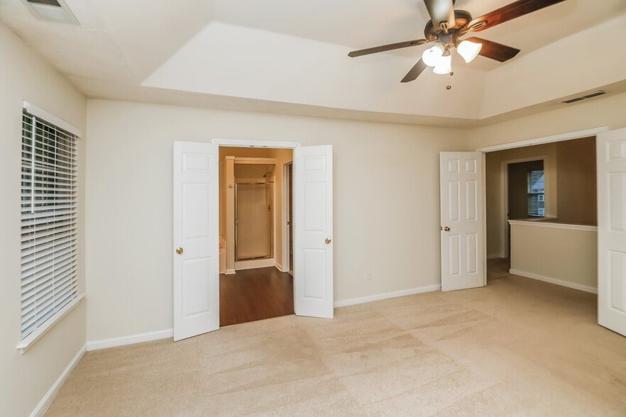 Building Photo - 3425 Sandlake Dr SW