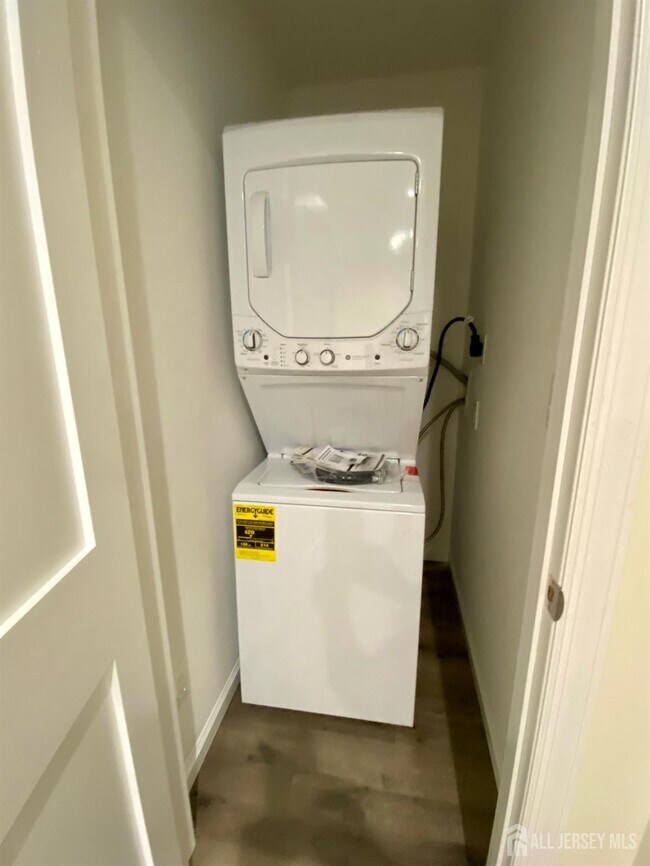 Building Photo - 14 Belmont Ave