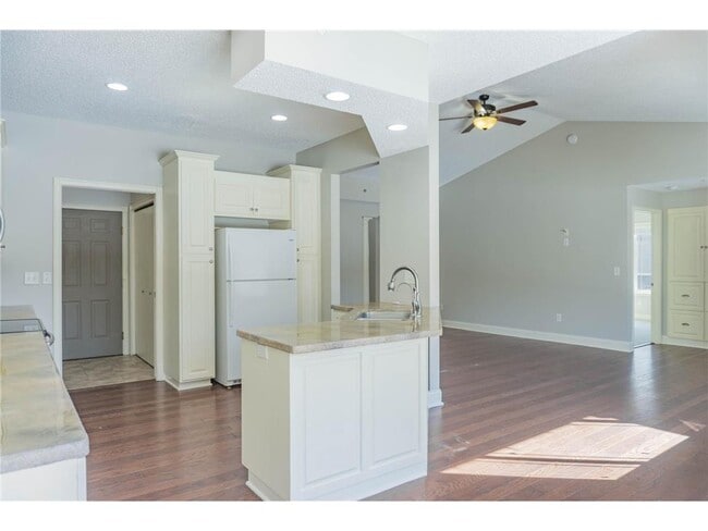 Building Photo - 1464 Ravoux Ln