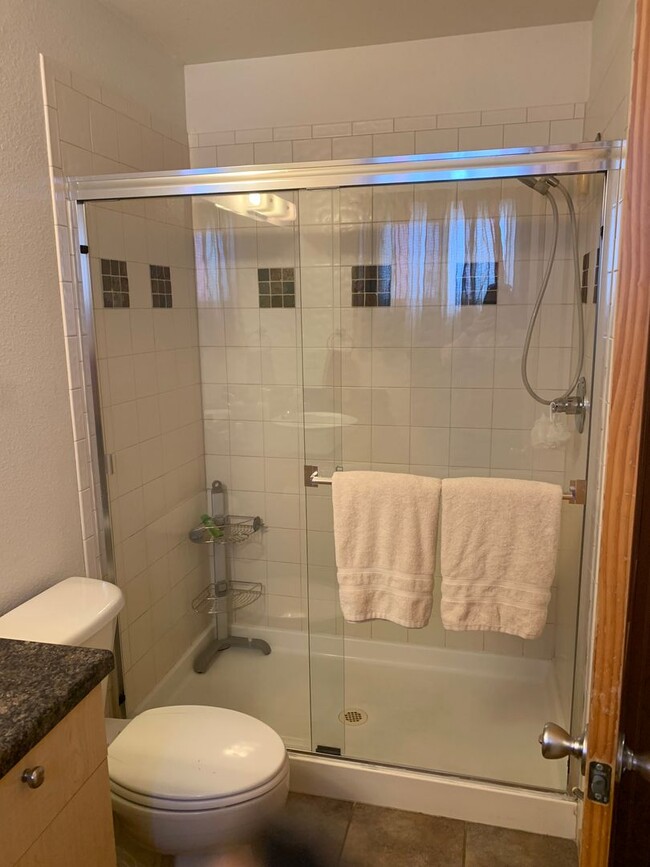 Building Photo - Beautiful 4 Bedroom, 3.5 Bath Home For Ren...