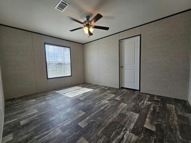 Building Photo - 1023 Myakka Dr