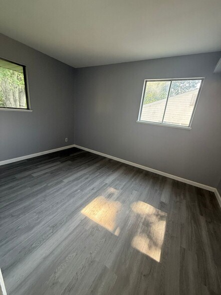 Building Photo - 220 McAlpine Dr