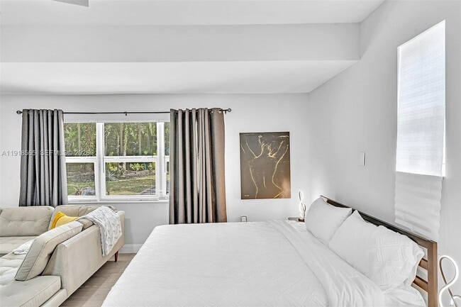 Building Photo - 2191 SW 27th Ln