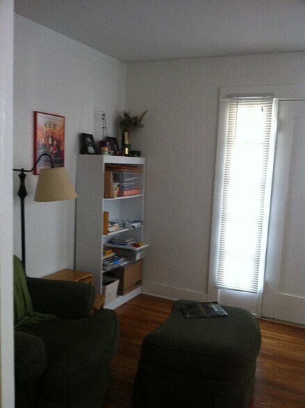 Building Photo - 424 El Centro St