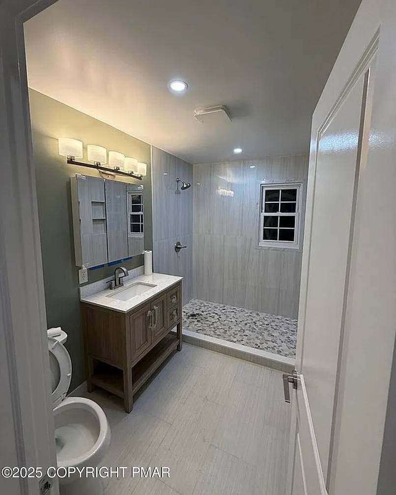 Building Photo - 8911 Little John Dr