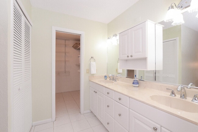 Building Photo - 3267 NE Catamaran Terrace