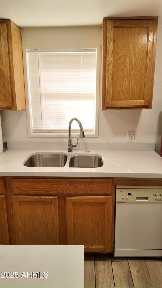 Building Photo - 1429 E Osborn Rd