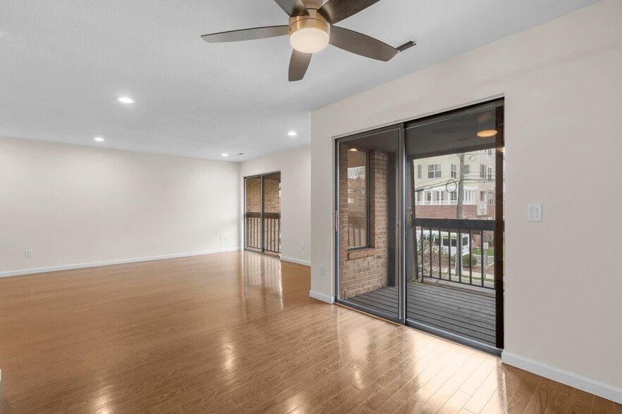 Building Photo - 25 2nd St