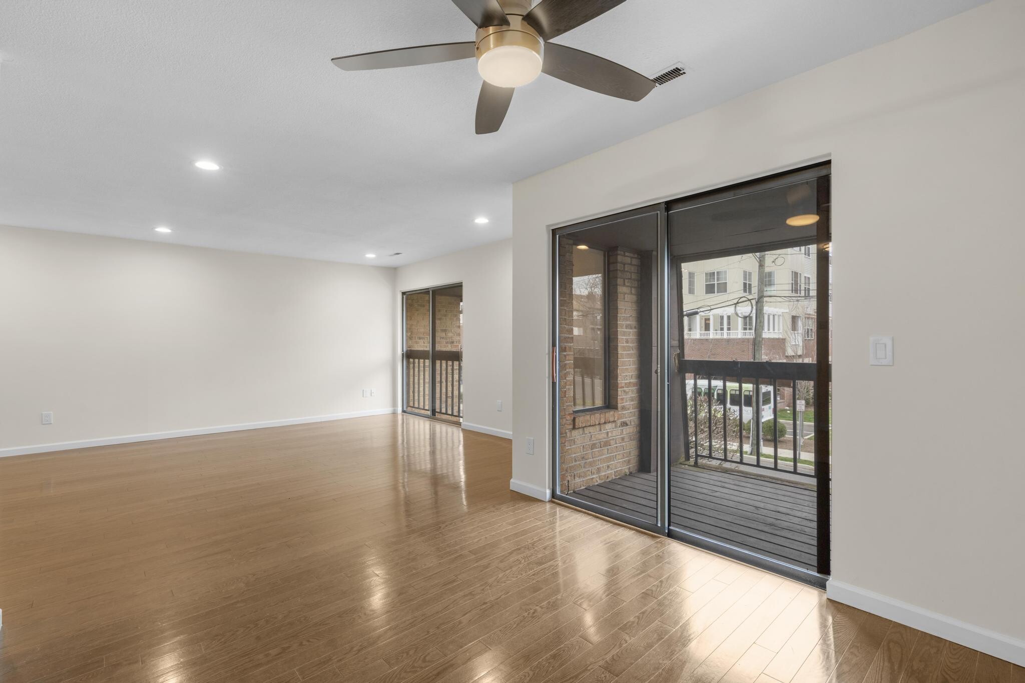 Building Photo - 25 2nd St