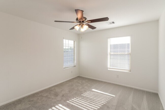 Building Photo - 1934 Ballesteros St