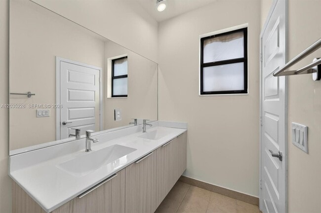 Building Photo - 15841 NW 91st Ct