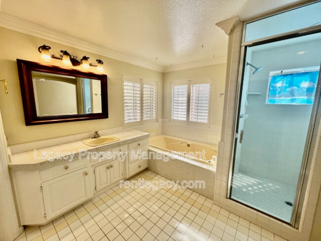 Building Photo - 2552 Cotswold Hill Dr