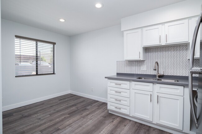 Building Photo - 3131 E Fairmount Ave