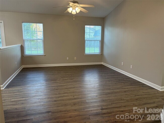 Building Photo - 4924 Aldersbrook Dr