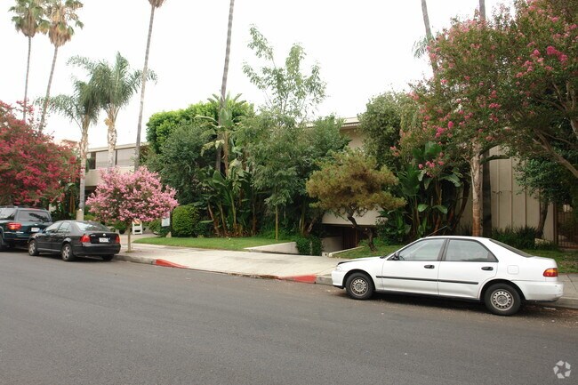 Building Photo - Stern Avenue Apartments