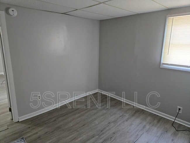 Building Photo - 236 S Mary Ellen St