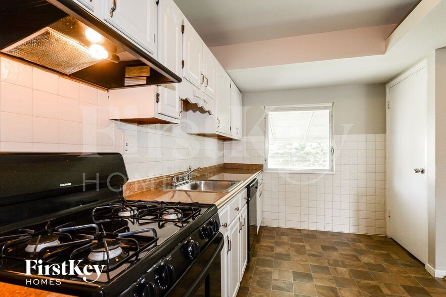 Building Photo - 755 Tyson Dr