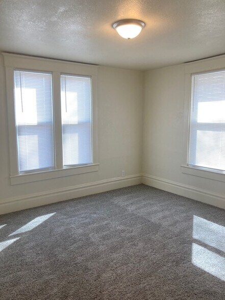 Building Photo - 2419 NE Madison Ave