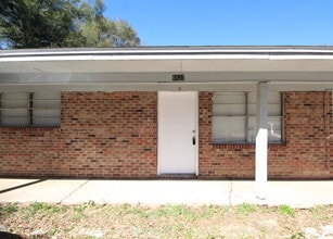 Building Photo - Updated 2BR/1BA Milton Triplex Unit Near Hwy 90 with Tile Flooring, Modern Bath Updates & Voucher...