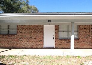 Building Photo - Updated 2-Bedroom Unit in Milton – Conveni...