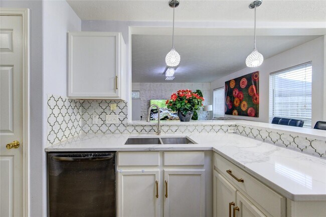 Building Photo - 19334 Strathmore Pl Ln