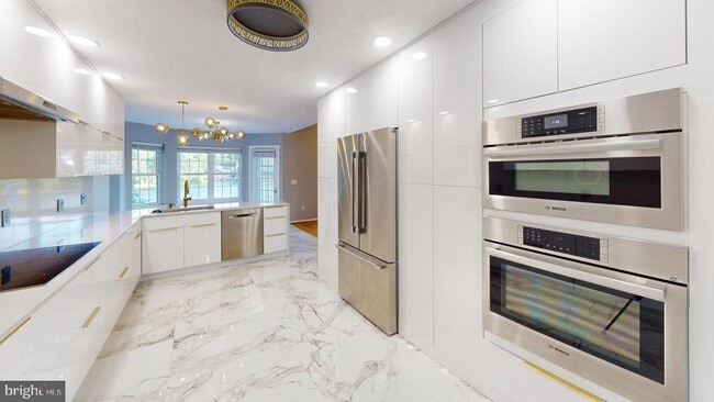 Building Photo - 202 Lakeside Loop